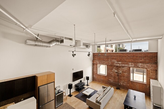 Building Photo - 120 S Hewitt St