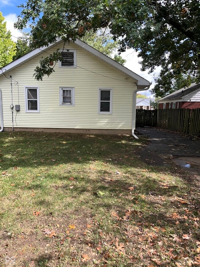 Building Photo - 1456 N Bosart Ave