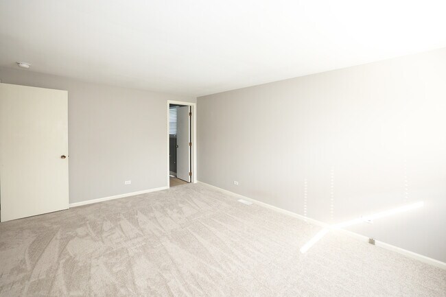 Building Photo - 1329 Stonegate Rd