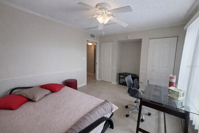 Building Photo - 2617 Cove Cay Dr