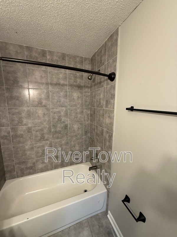 Building Photo - 4625 Crestfield Rd