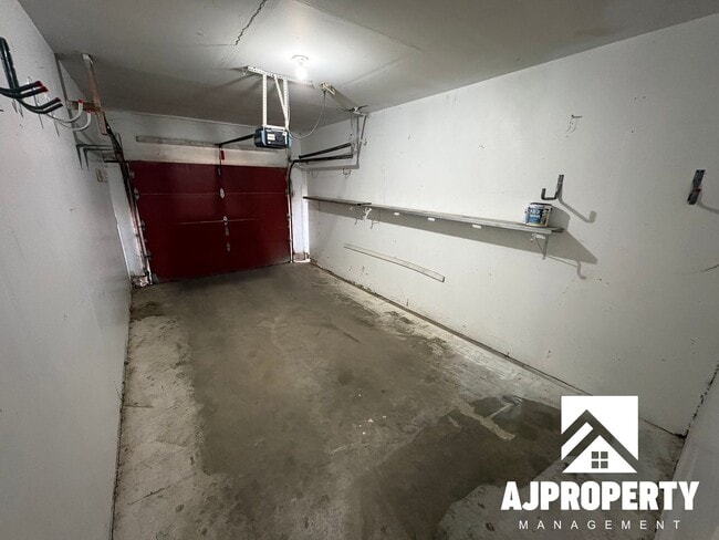 Building Photo - 3302 S Lincoln Ave