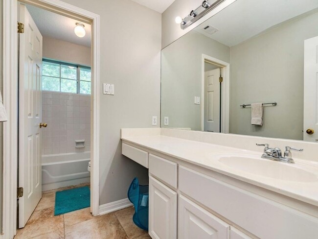 Building Photo - 5847 Back Bay Ln