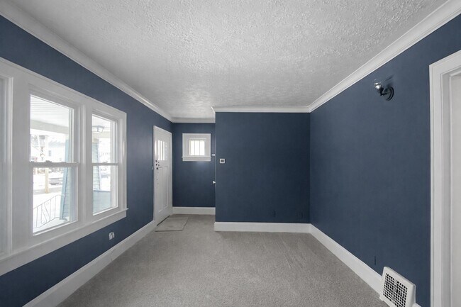 Building Photo - 260 Spruce St