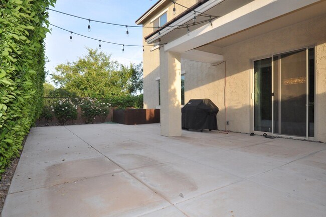 Building Photo - Stunning 5bed/3bath 2771 sq/ft Gilbert Home!