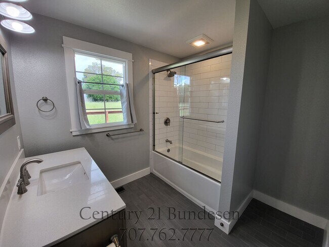 Building Photo - 811 Old Adobe Rd