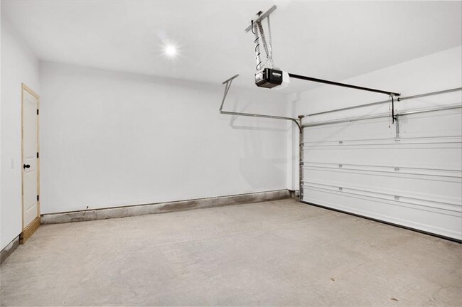Building Photo - 616 Tiller Wy