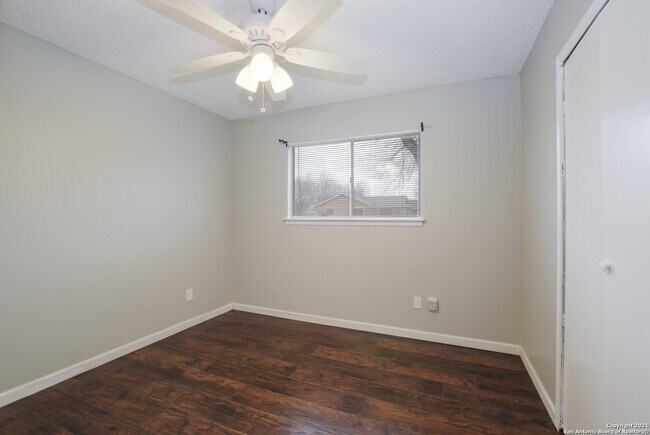 Building Photo - 300 Roanoke Dr