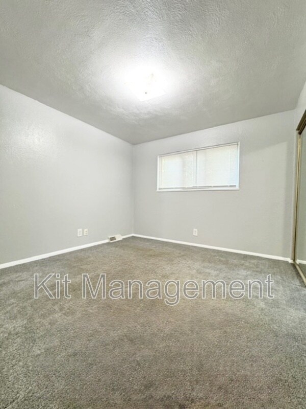 Building Photo - 2241 W Laskey Rd