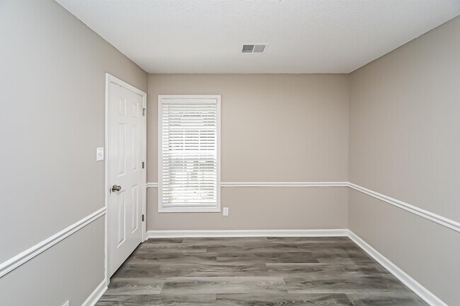 Building Photo - 6750 Lake Point Cir