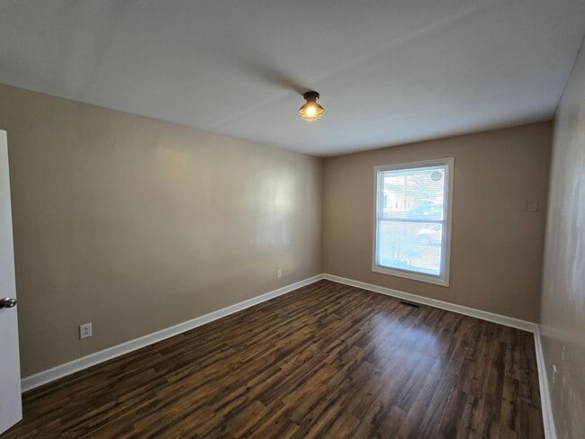 Building Photo - Charming 3 Bedrooms, 2 Full Bathroom Home!...