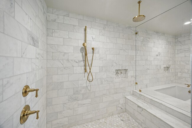 Building Photo - 1717 Bissonnet St