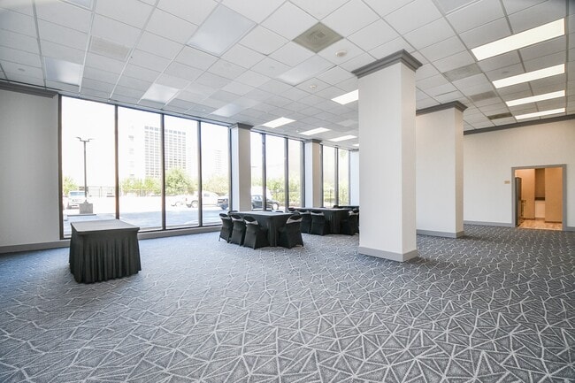 Building Photo - 5150 Hidalgo St