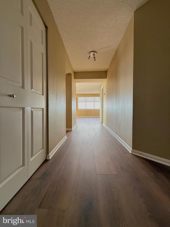 Building Photo - 10101 Grosvenor Pl