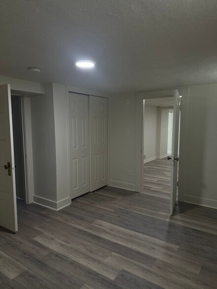 Building Photo - 3000 S Acoma St