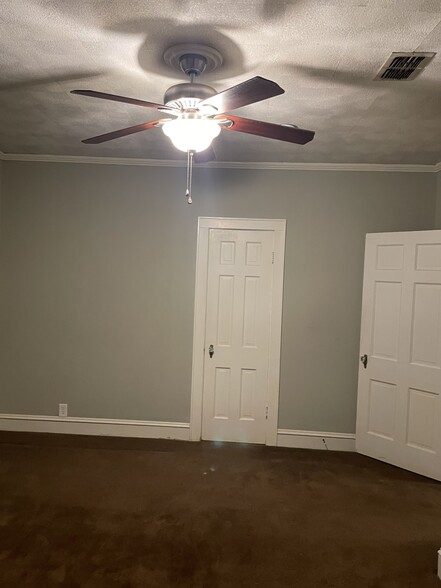 Master bedroom - 211 Davis St