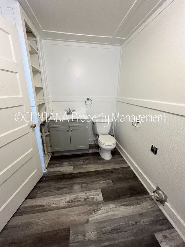 Building Photo - Centrally located 1 bedroom home with fenc...