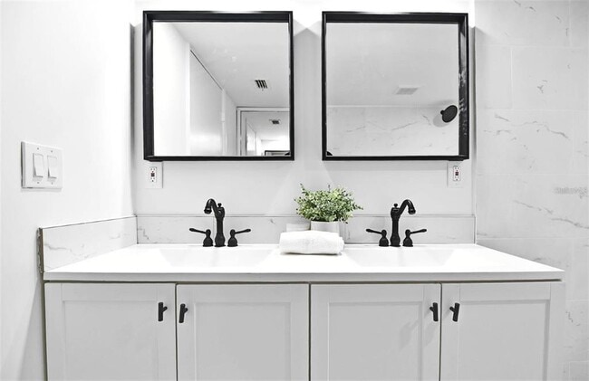 Building Photo - 112 Hillcrest Dr