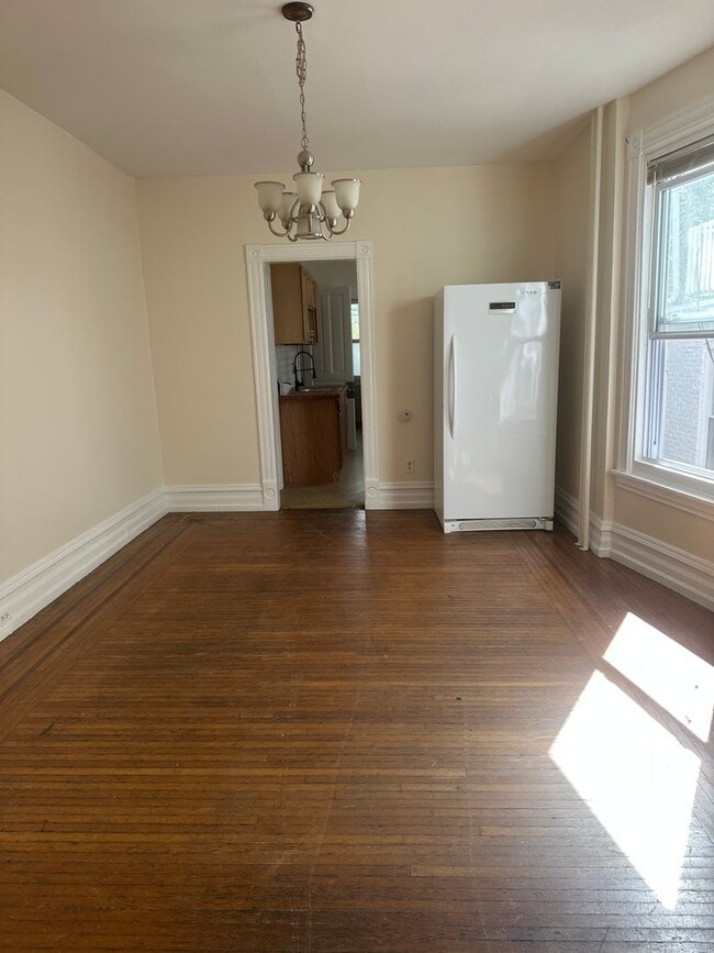 Building Photo - Spacious 5/6 Bedroom/ 2 Bath House for Rent