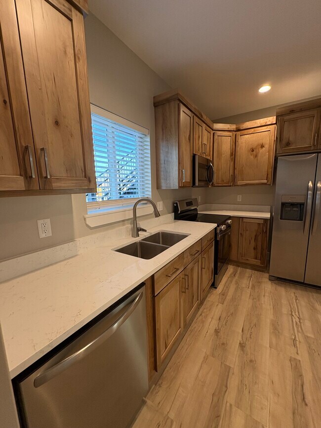 Building Photo - Ririe Apartment unit 5