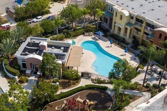 Building Photo - Spacious 4BR/4BA Tri-Level Coastal Townhome | 2 Car Garage | Washer & Dryer | Point Loma