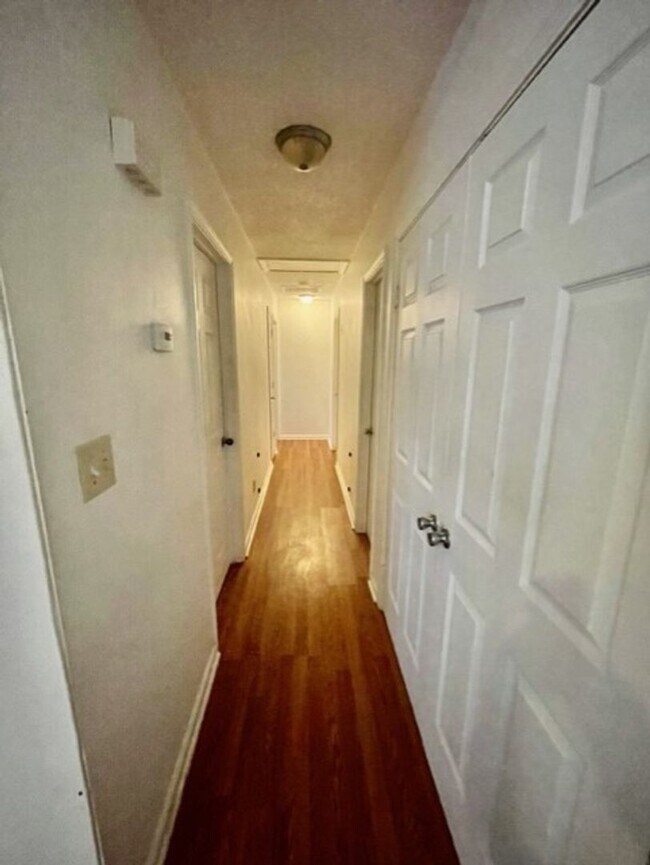 Building Photo - Adorable 3 bedroom 2 bath Ranch style home. Located in the Bridlewood community