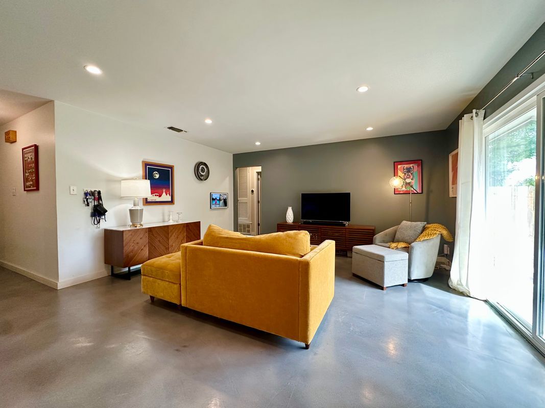 Building Photo - 2707 Ashdale Dr