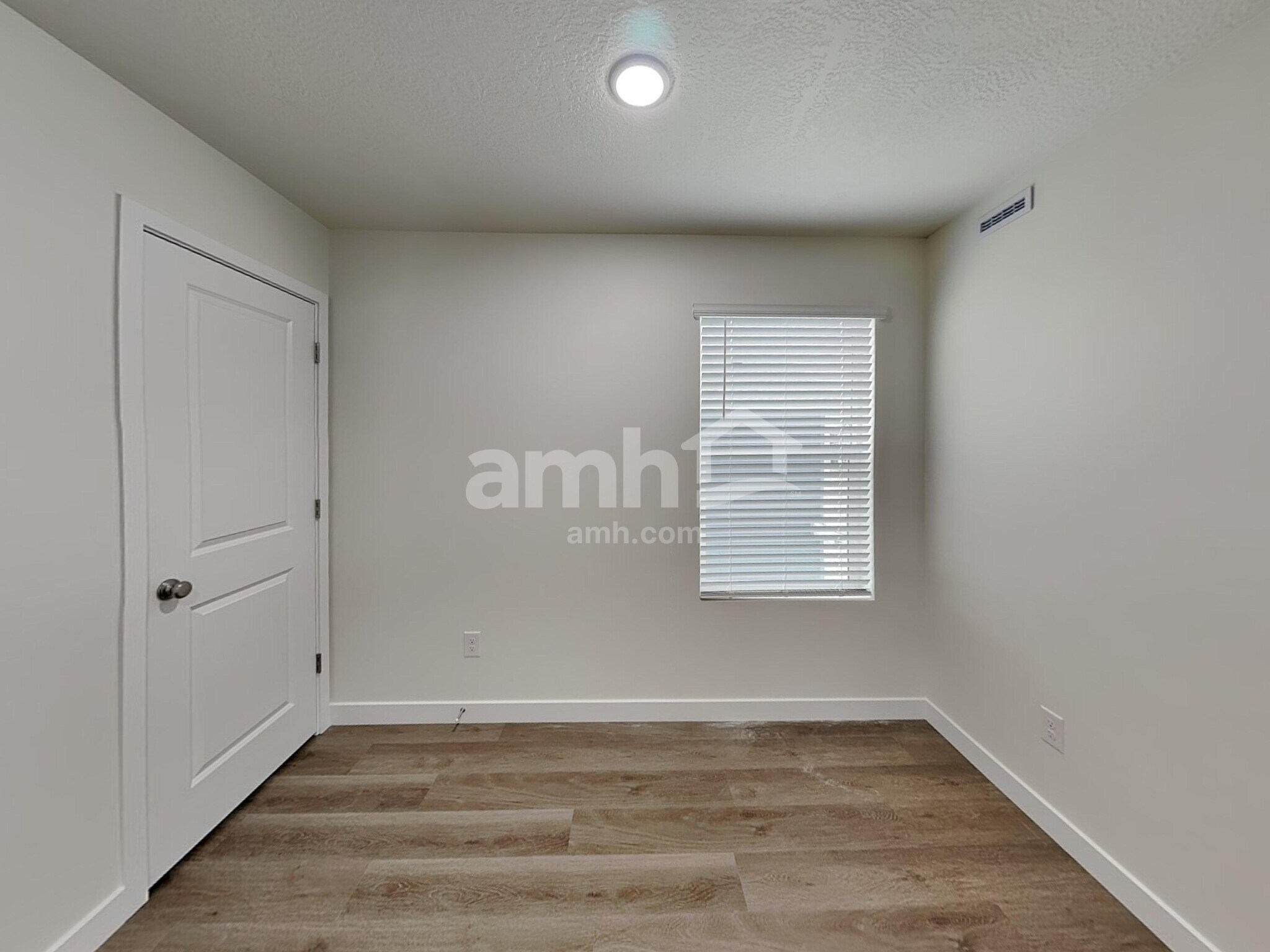 Building Photo - 1256 W Mahogany St