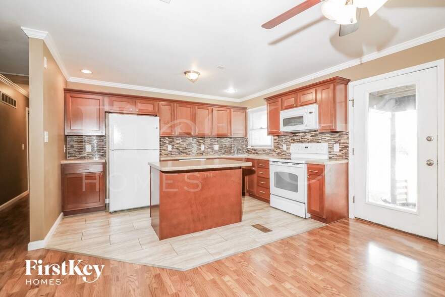 Building Photo - 2 Amber Ridge Ct