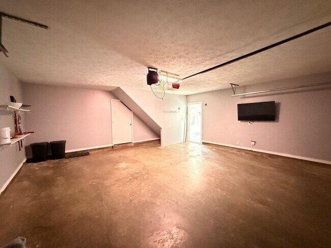 Building Photo - Spacious 4BR Home in Desirable North Columbus