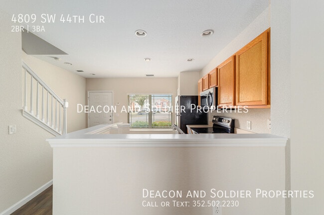 Building Photo - 4809 SW 44th Cir