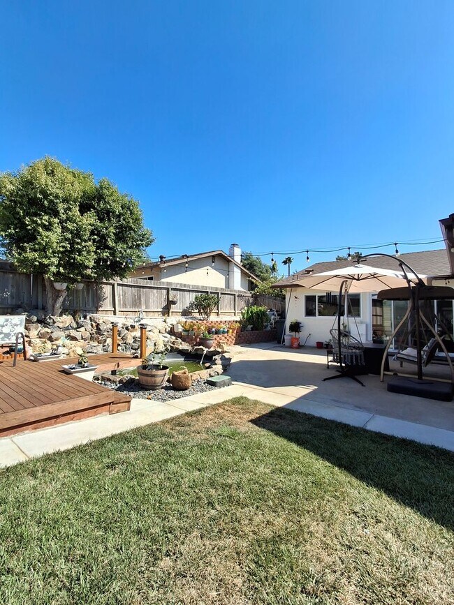 Building Photo - Beautiful 4-Bedroom Home with Central AC and Solar! MUST SEE!!!