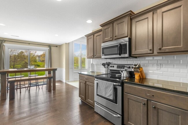 Building Photo - 5611 Abercorn Dr