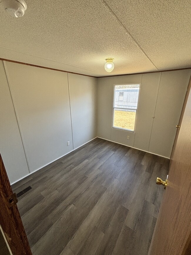 Building Photo - 128 Cassidy Ln