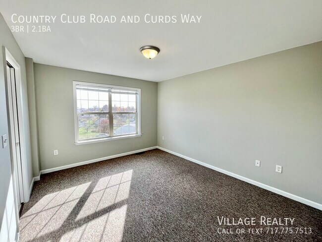 Building Photo - 705 Country Club Rd