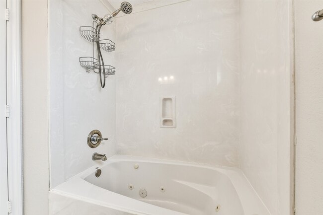 Building Photo - 304 Bellmar Ln
