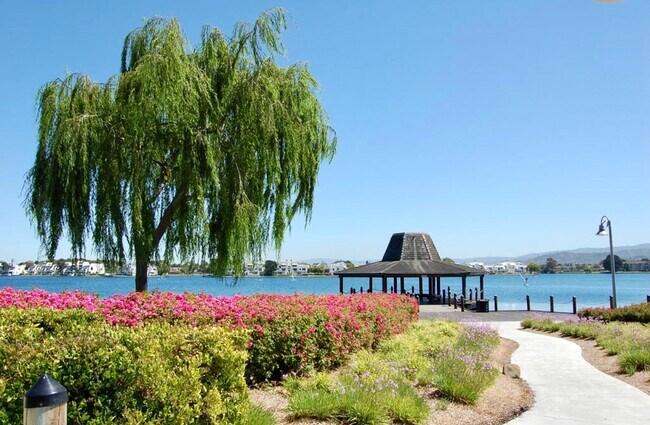 Building Photo - 1208 Admiralty Ln