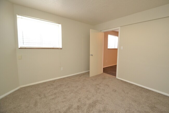 Building Photo - Awesome 5 bed 3 bath Home in Murray!!!