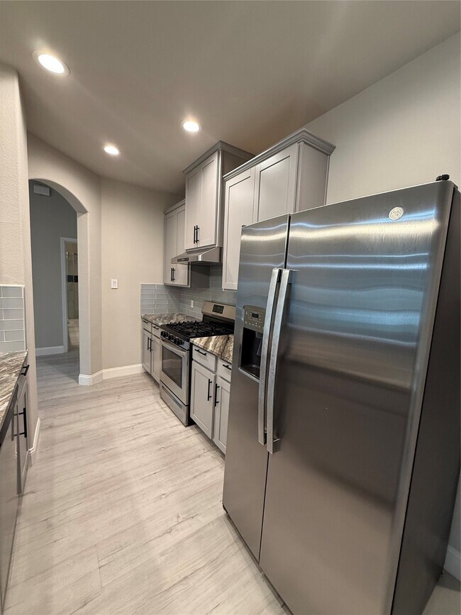 Building Photo - 141 Eliana Shores Dr