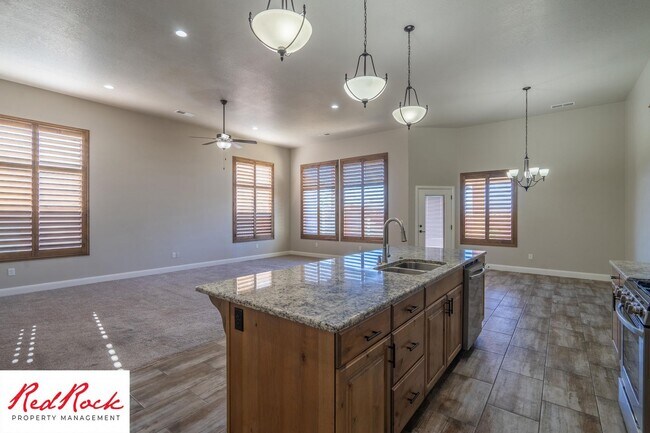 Building Photo - Pet-Friendly 3 Bedroom Home In A Great Neighborhood