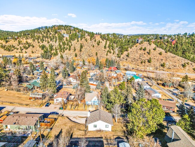 Building Photo - 26172 Center Dr