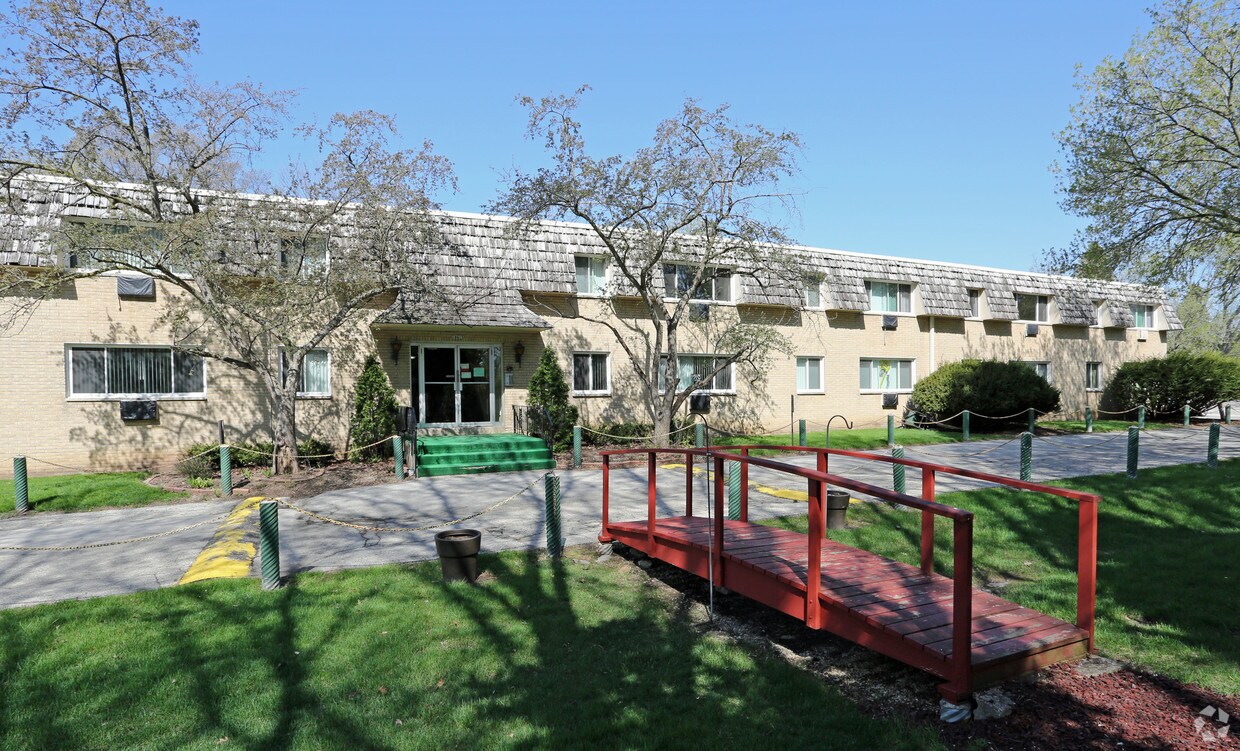 Ridge Manor Apartments Hales Corners Wi Apartment Finder