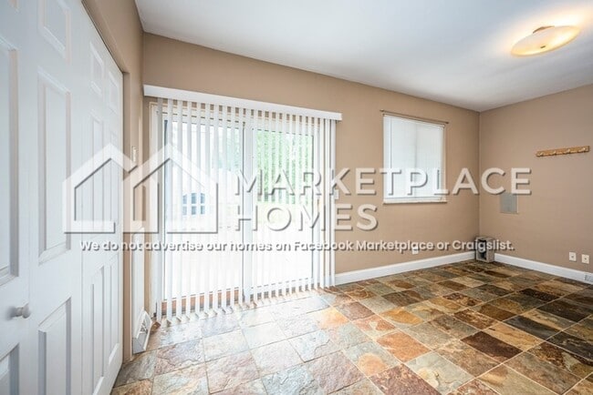 Building Photo - 2820 Oriole Dr