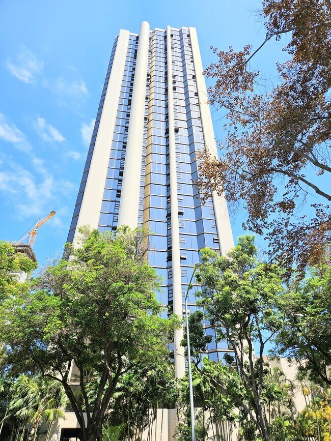 Building Photo - 930 Kaheka St
