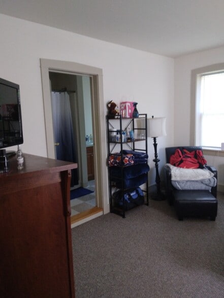 bedroom - 134 W Frederick St
