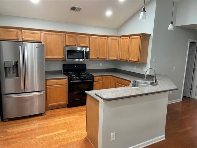 Building Photo - 2335 Gateview Ct