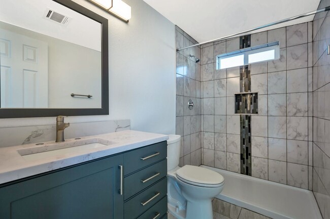 Building Photo - Spacious 6-Bedroom, 3-Bath Pool Home Near ASU Campus