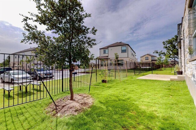Building Photo - 1531 N Red Bud Ln