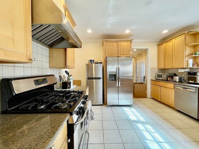 Building Photo - 155 Amory St
