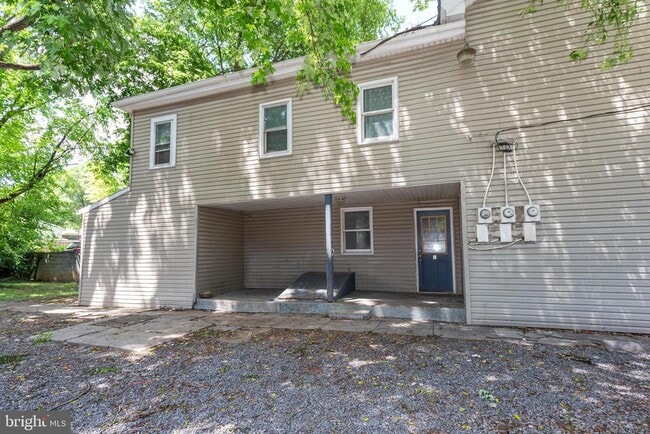 Building Photo - 323 S Raleigh St